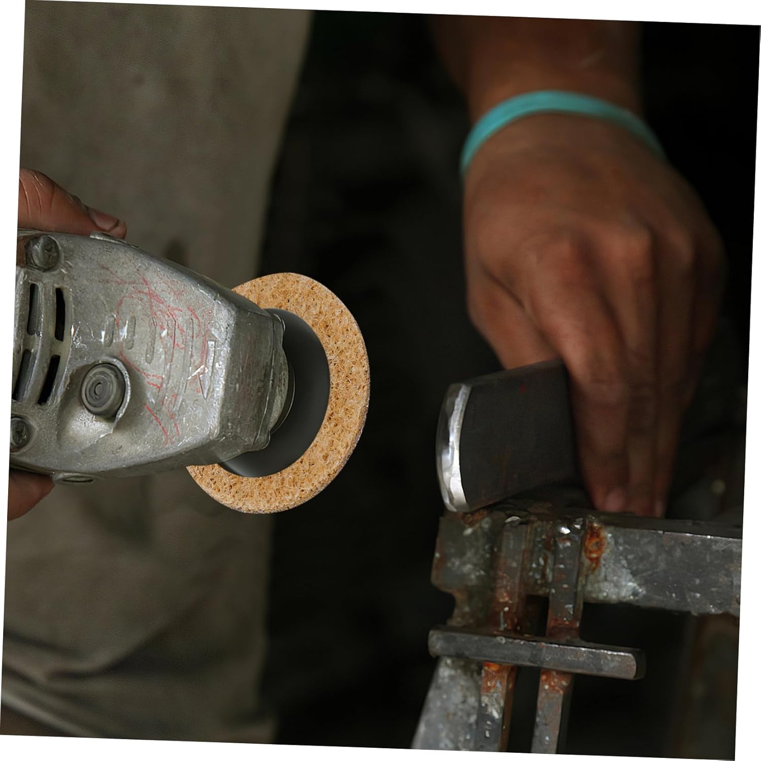 SMASOLO 50Pcs Sanding Discs Tools for Quick Rust and Stripping Easy to Replace Grinding Discs for Automotive and Processing Projects