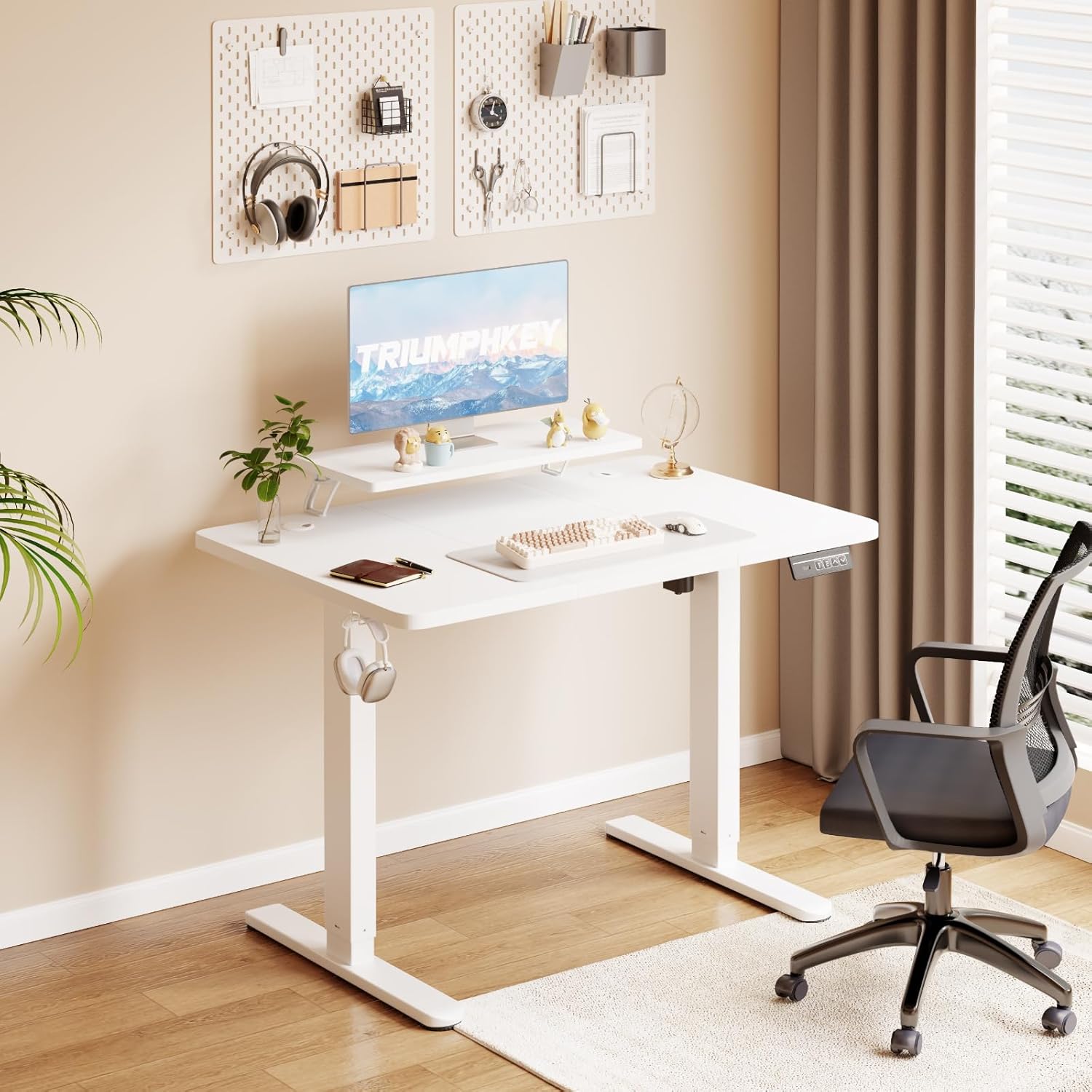 Diagram showing the dimensions of the TRIUMPHKEY 120x60cm Electric Height Adjustable Desk, including desktop size and height range.
