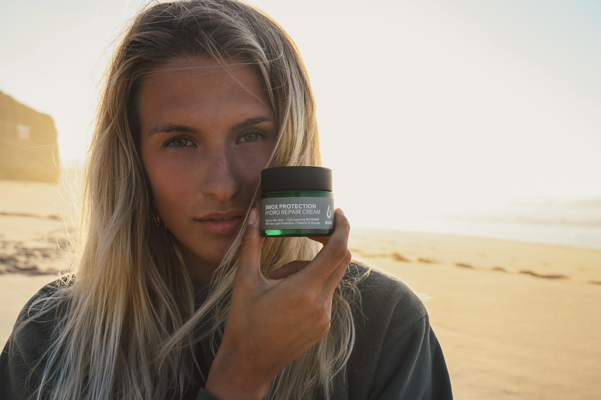 SWOX After Sun Repair Cream mit Bio Aloe Vera - Feuchtigkeitsspendende Tagescreme und Regeneration für gestresste Haut - Reisegröße 50ml