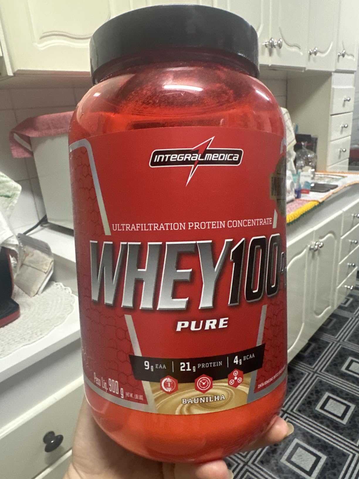 Integralmedica - Whey Protein Concentrado Morango 100% Pure - 21g de Proteína por Scoop, Suplementação Alimentar Pós-Treino, Fórmula Enriquecida com BCAAs - Pote 900g