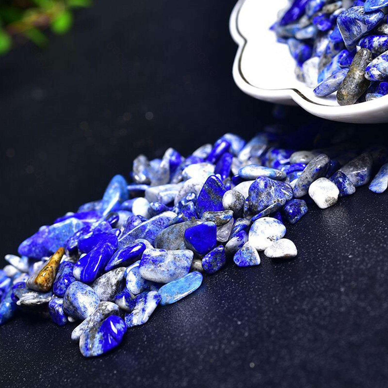 Piedra Triturada de Chips Pequeños de Lapislázuli de 2,2 LB Piedras de Cristal Curativas de Reiki Guijarro de Forma Irregular para Decoración del Hogar, Relleno de Jarrón de Pecera,5-7mm