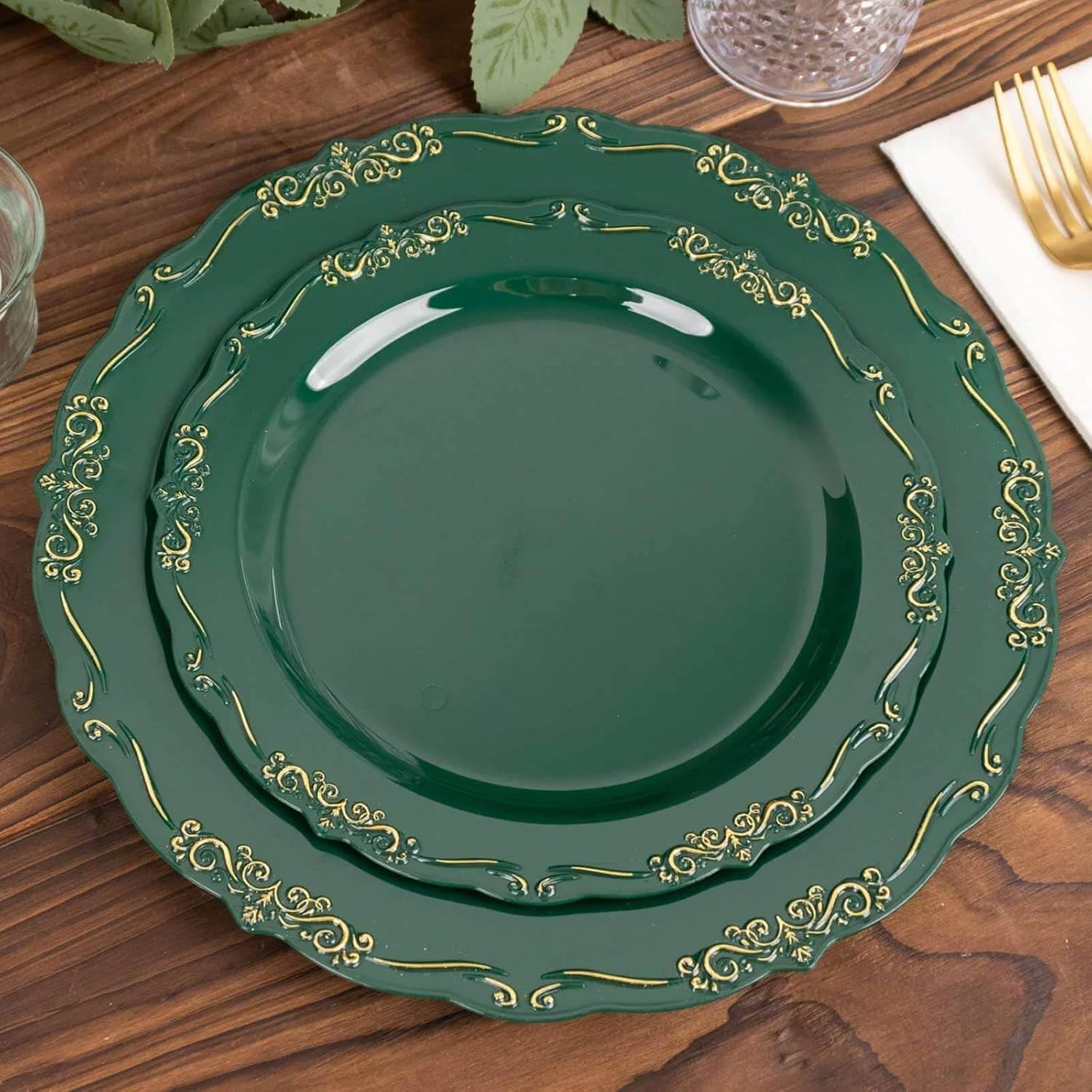Efavormart 10-Pack 7" Clear with Hunter Emerald Green Vintage Rim Disposable Salad Plates - Botanical Scalloped Plastic Dessert Plates for Garden Receptions
