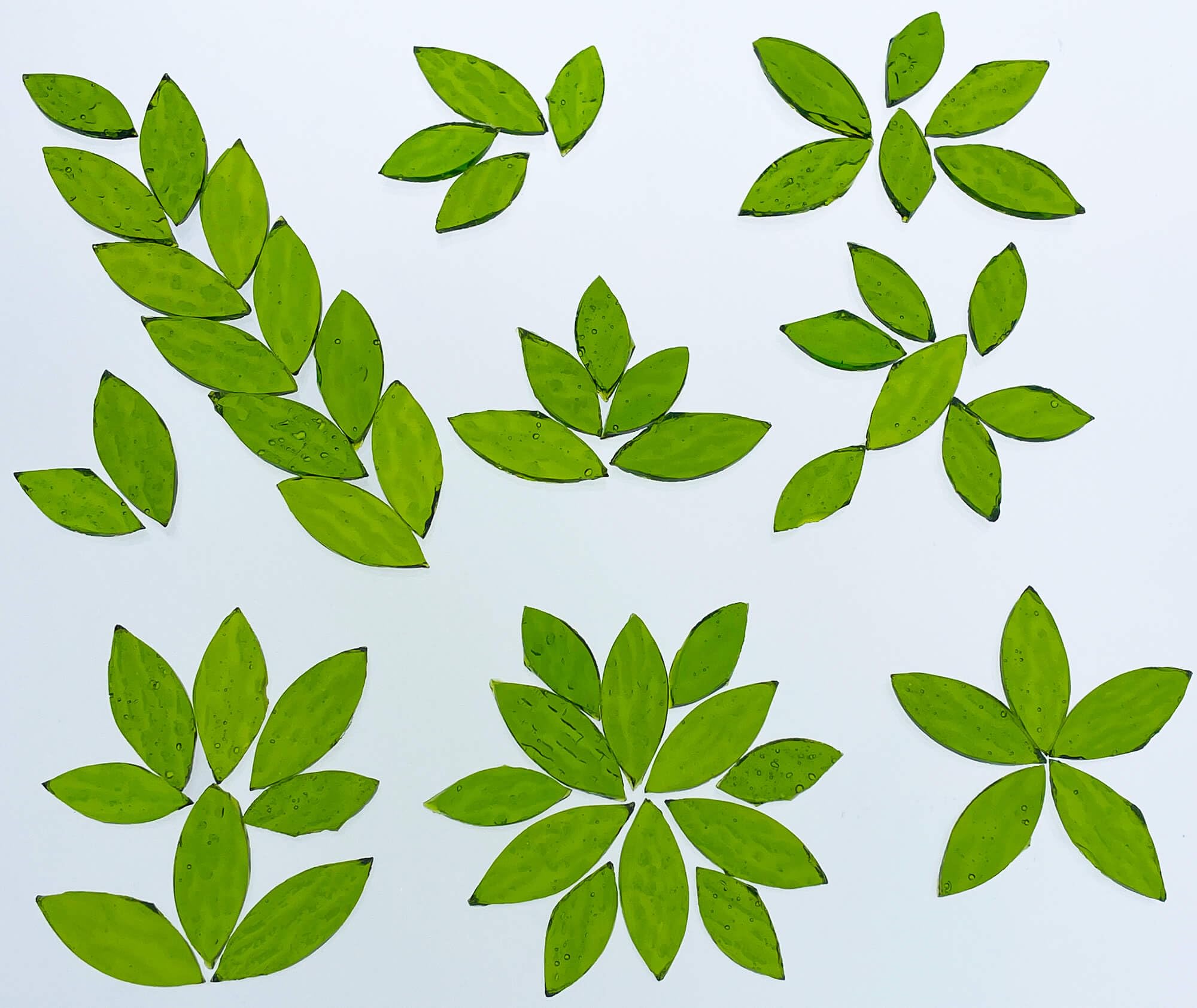 LITMIND 120 Pieces Olive Green Textured Transparent Mosaic Glass Petals & Leaves in 2 Sizes, Hand-Cut Stained Glass Mosaic Tiles for Crafts - Ideal for Mosaic Art Projects and Home Décor