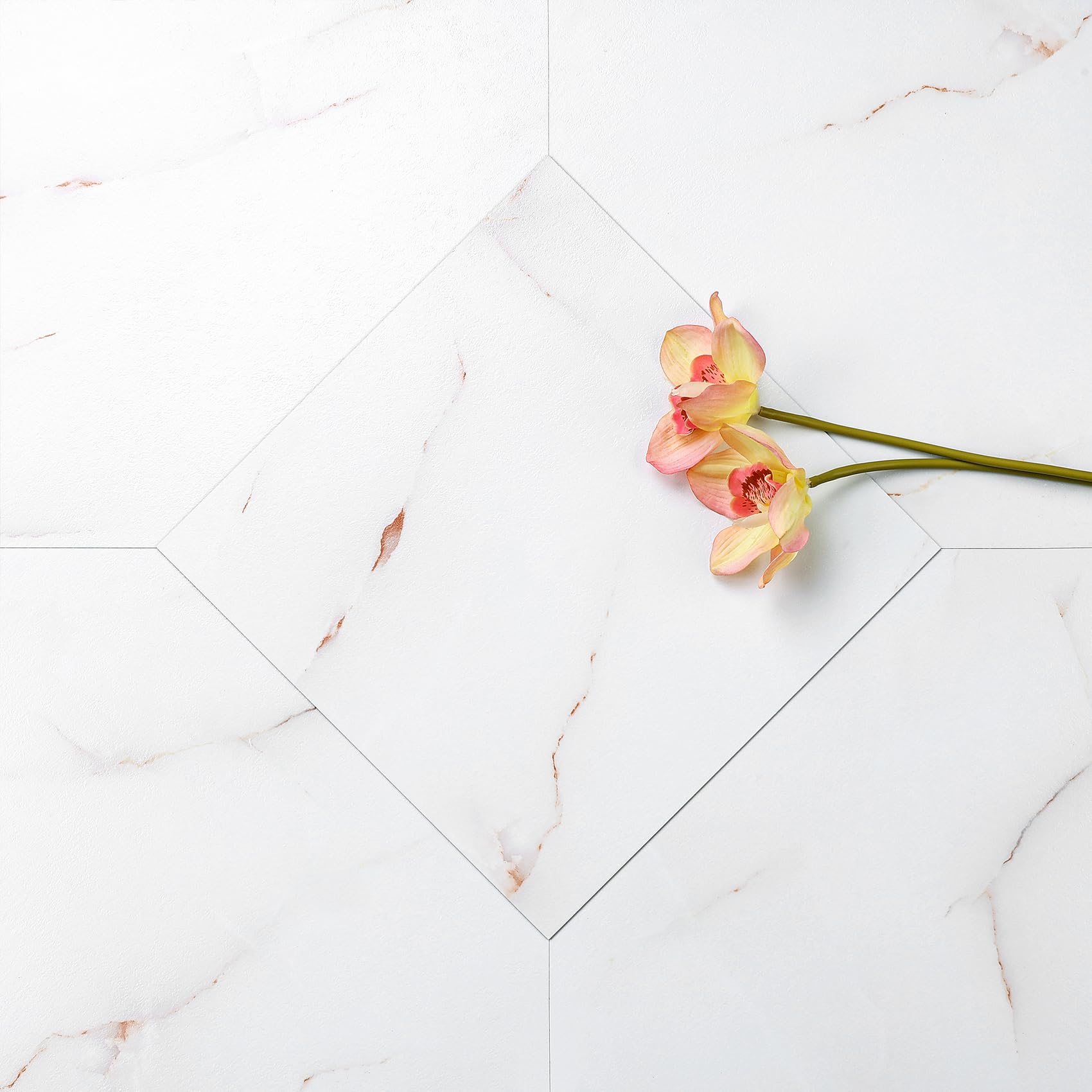 LaCheery 36 Piezas Vinilo Suelo Marmol Baldosas Adhesivas Suelo Vinilo Autoadhesivo Blanco Baño Impermeable 30cm x 30cm Suelos de Vinilos Adhesivos para Suelos Cocina Cobertura 3.24㎡ Antideslizante