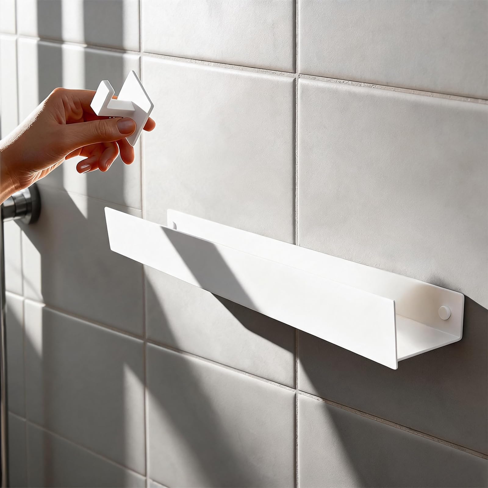 59,5 cm Estanteria Pared Baño, Blanco Organizador de Ducha, Estantería para Ducha en Aleación de Aluminio, Soporte Champu Duchas con 2 Ganchos, para Baño, Cocina, Balcón y Otras áreas