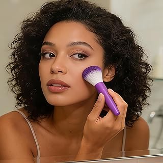 Brocha de base para maquillaje líquido en for...