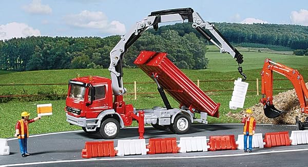 siku 3534, Camion con superficie di carico e gru, Metallo e Plastica, Rosso, Con 2 figurine e 12 blocchi di deviazione del traffico - 2