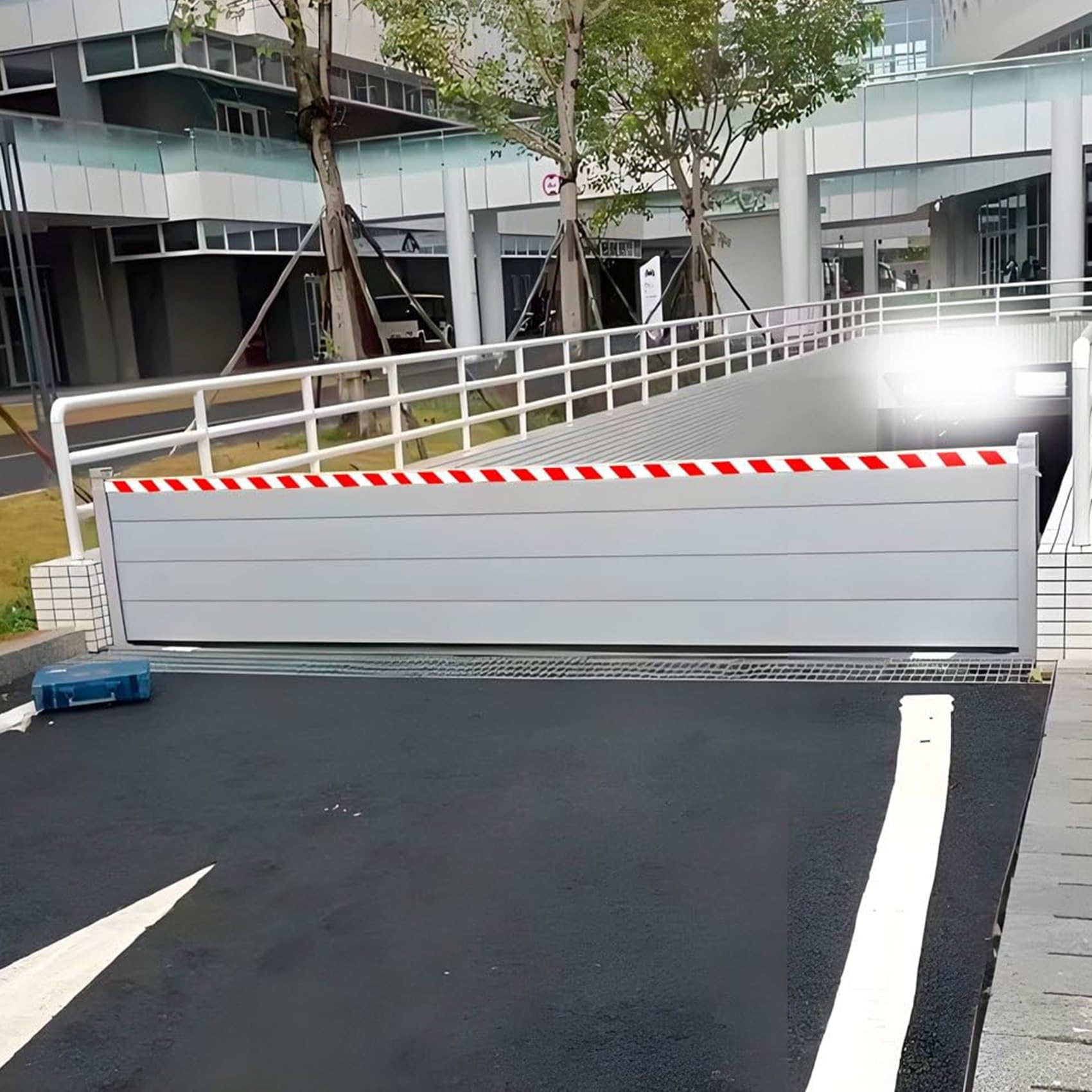 Flood Barrier, Flood Protection Barriers for Garage, Door Flood Defence Barriers, Reusable in Heavy Rain Flood Defence, Suitable for Garage, Basement, Front Door, Driveway(L 140CM,H 80CM)