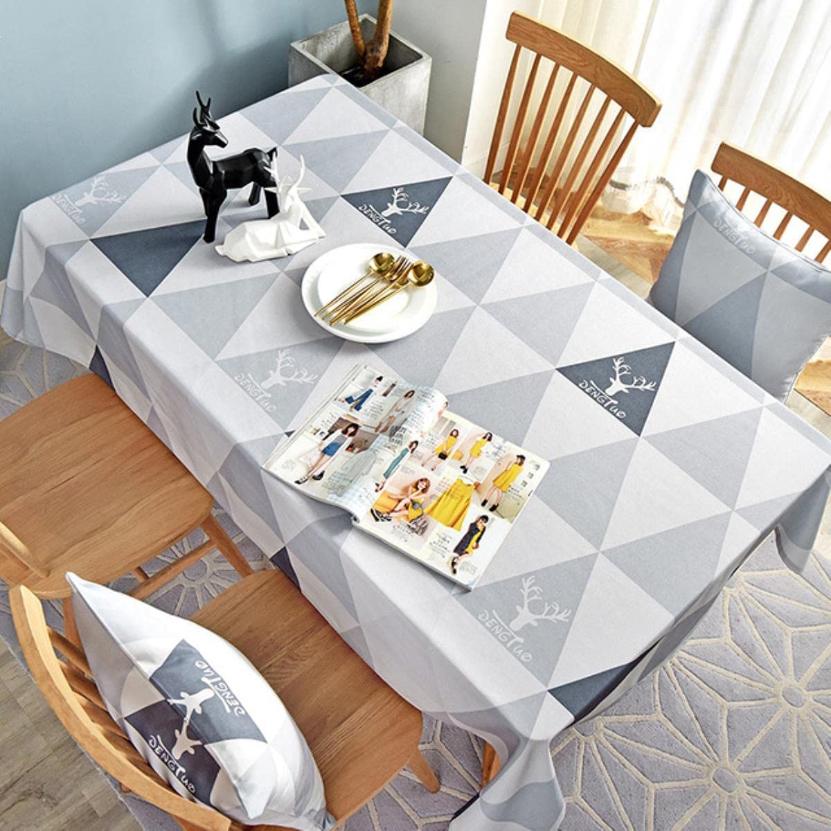 Nappe rectangulaire en lin à carreaux gris avec pompons pour table 140x220 cm