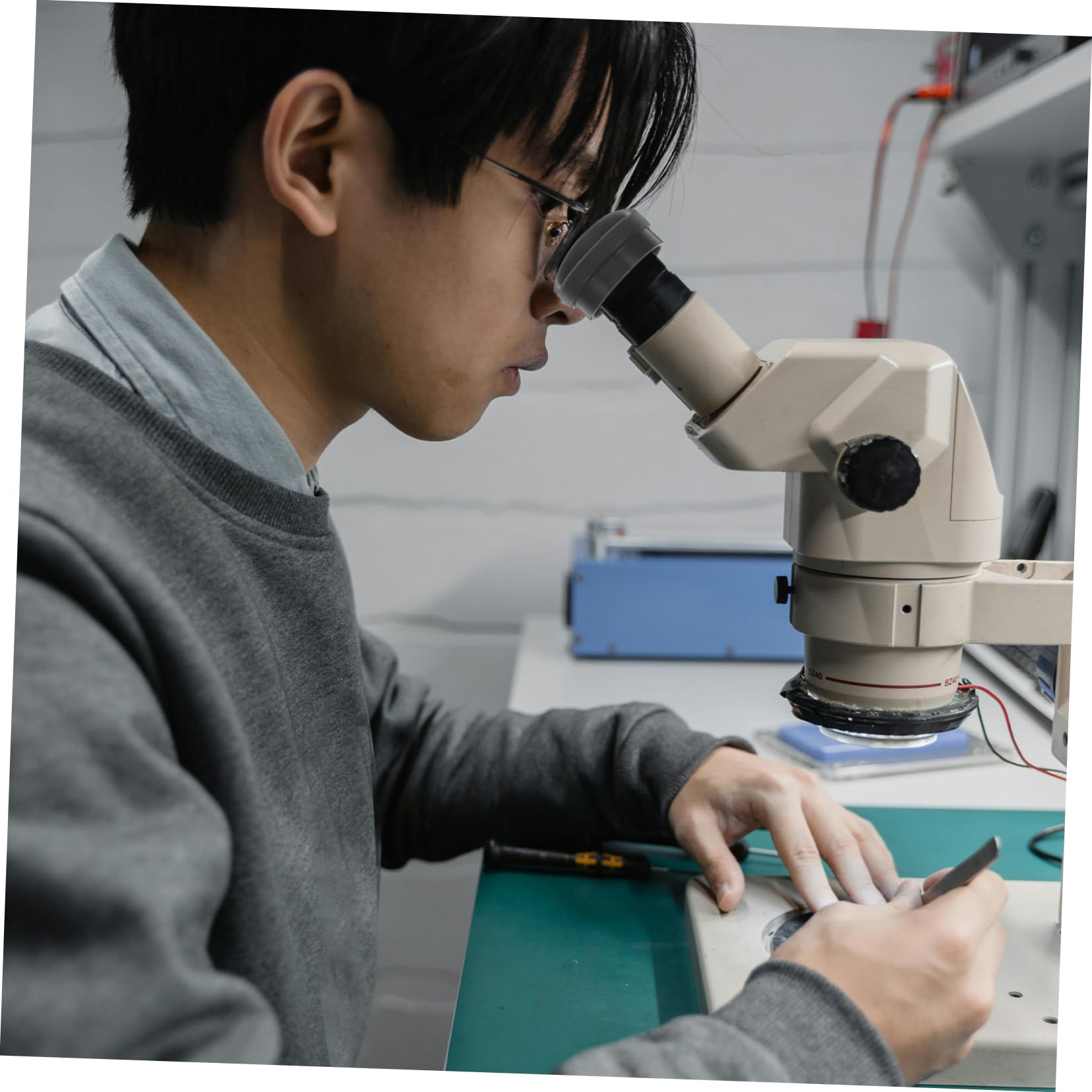 ERINGOGO 2 Pack Microscope Eyepiece Guards Protective Cover Eye Shields for Microscopes Reusable Rubber Eyepiece Protectors for Lab