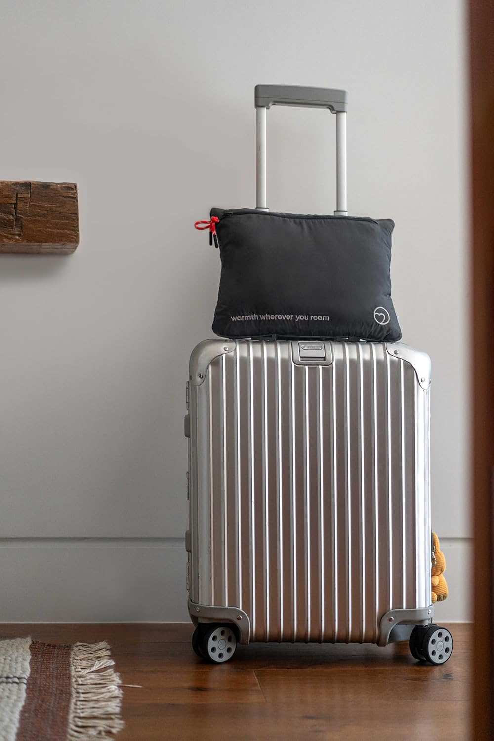 Explorer Travel Blanket – 2-in-1 Compact Pillow, Extra-Large Travel Blanket, Fleece-Lined Zipper Pocket, Lightweight & Packable, Snap Together for Wearable Comfort