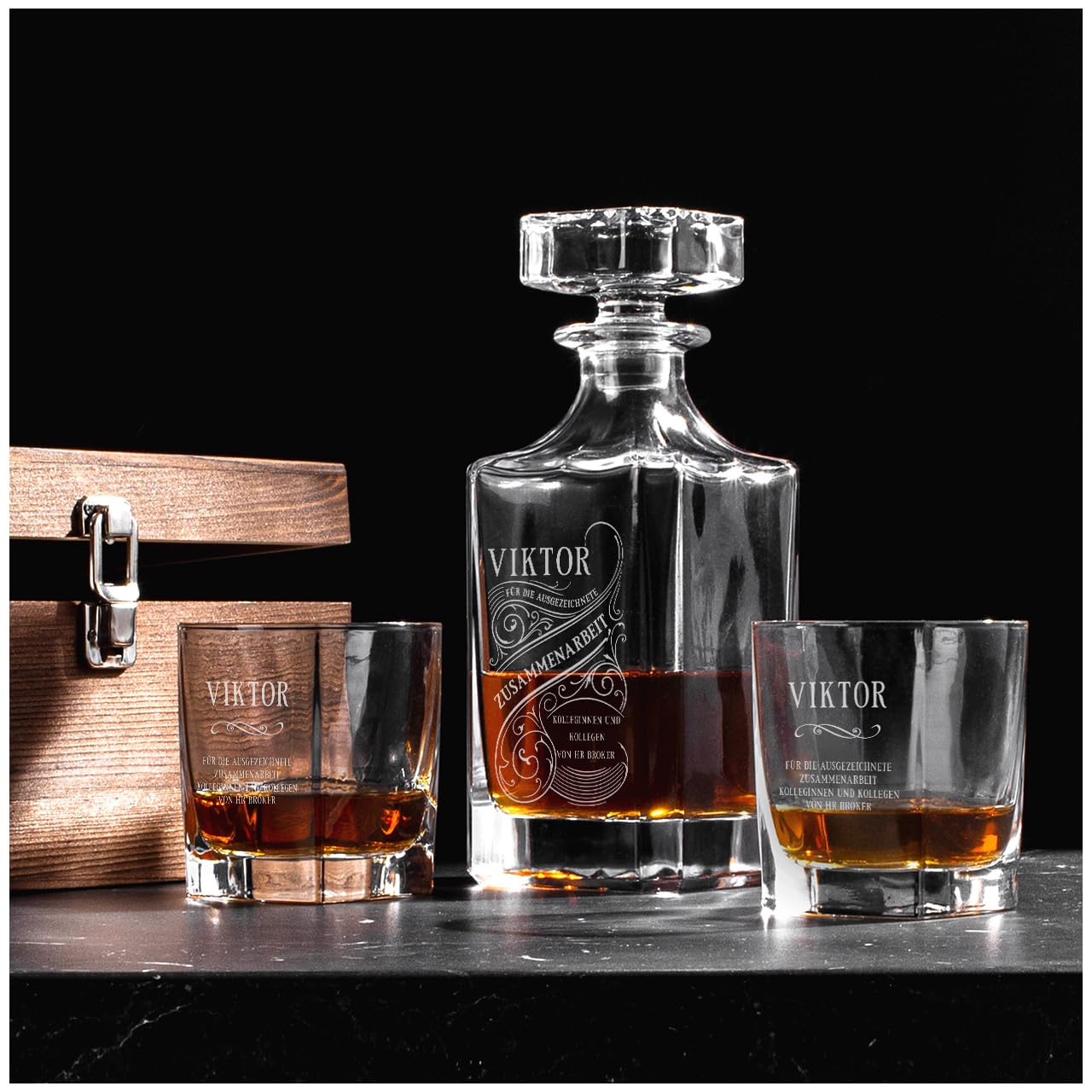 Personalisierte Whiskykaraffe Set Abschiedsgeschenk Kollege 2 Gläser Holzkiste Lasergravur Jobwechsel