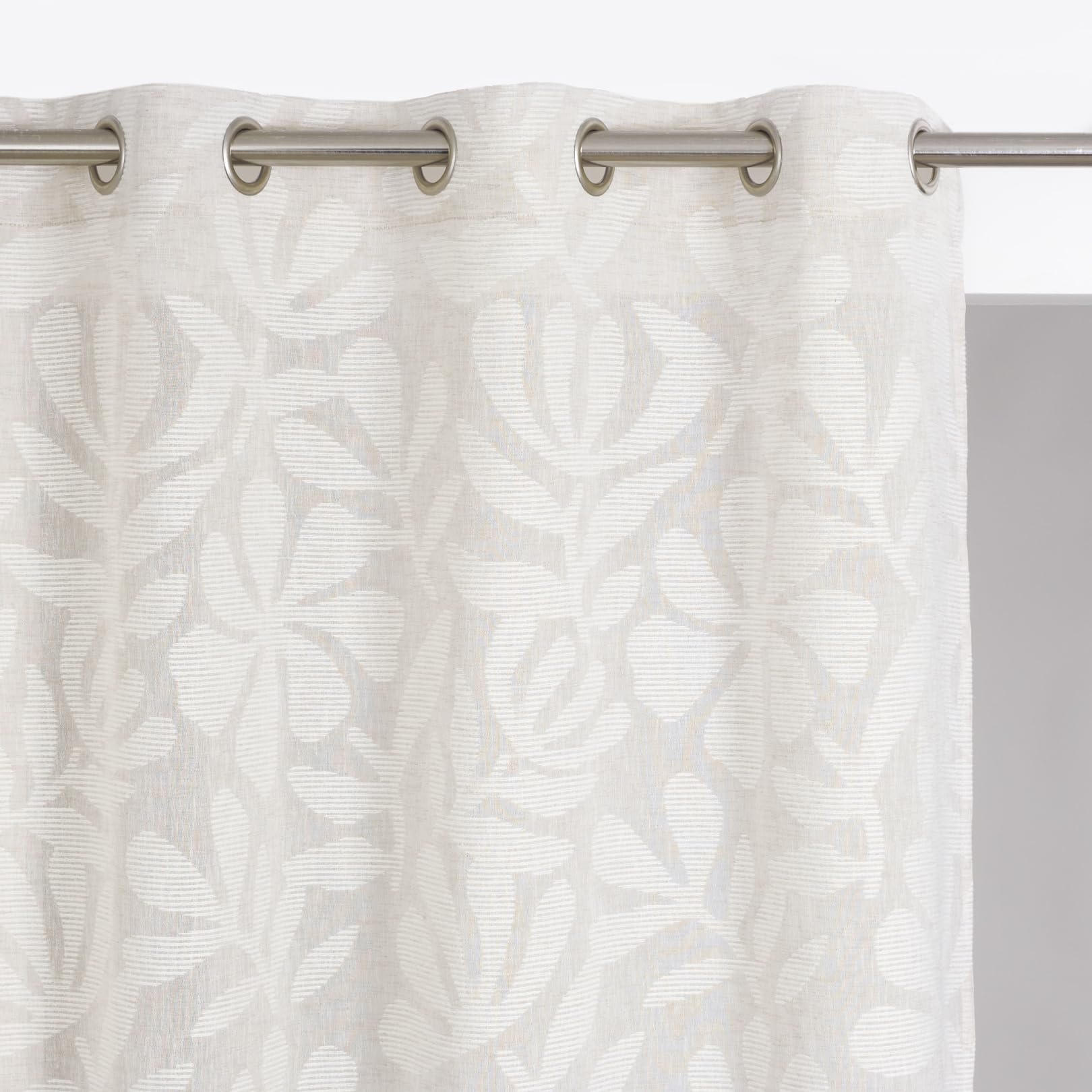 Voilage floral ivoire Camelia ROCLE rideau tamisant pour illuminer en douceur une chambre chic