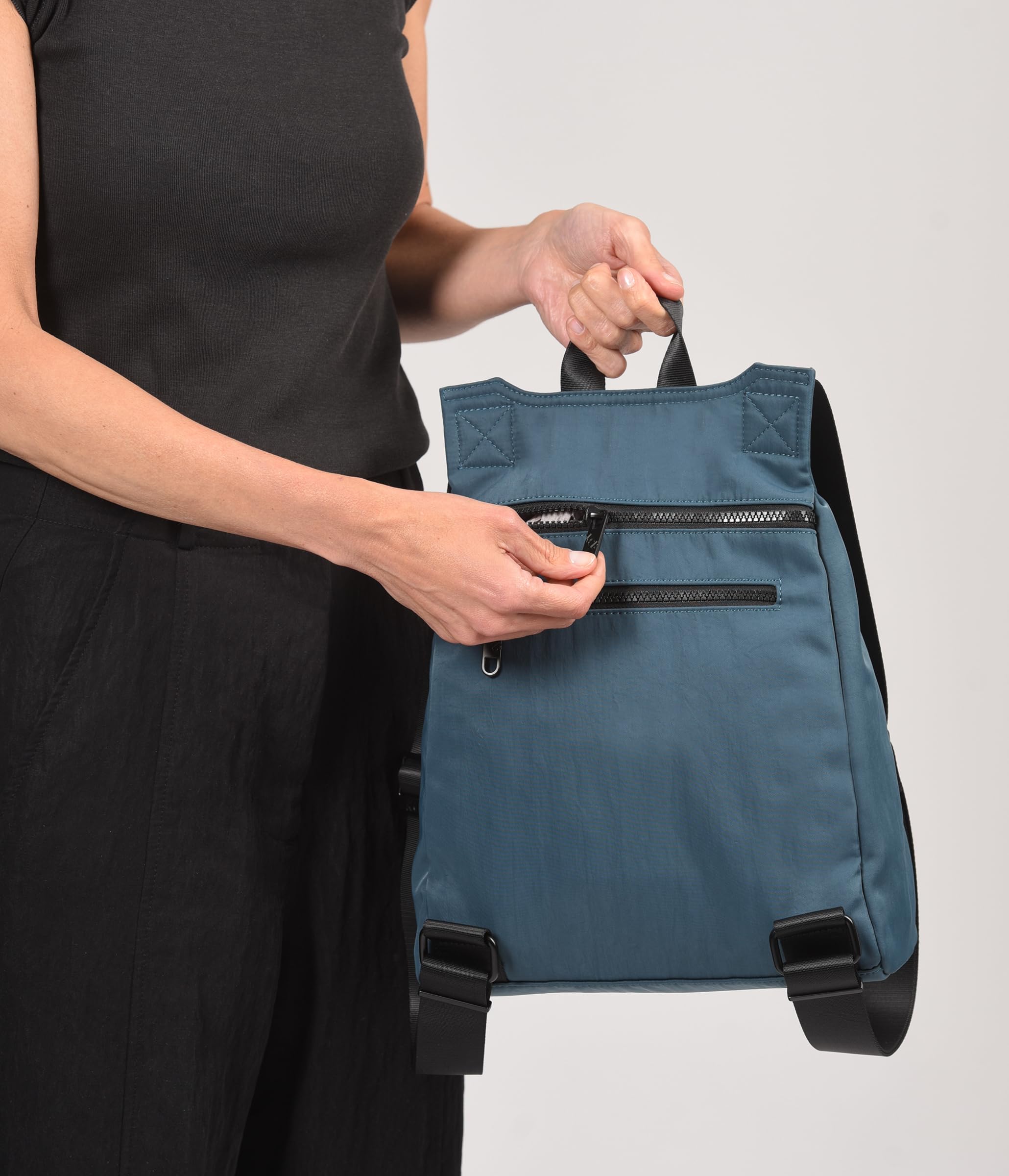 KCB Zaino Antifurto Piccolo Maze | 100% Vegan | Zaino compatto da donna con sicurezza extra