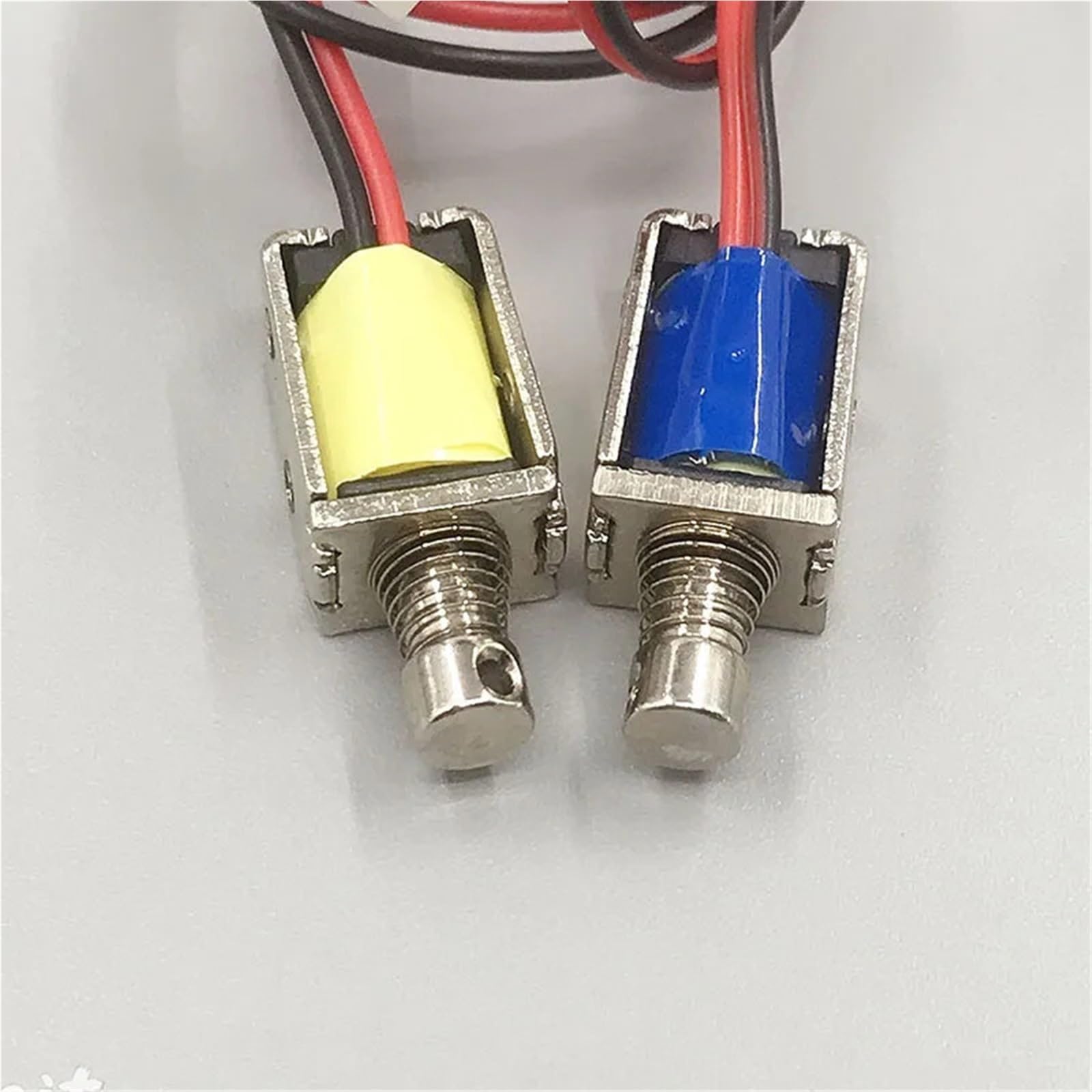 Électroaimant carré 9V pour réparer et domotiser vos petites fermetures