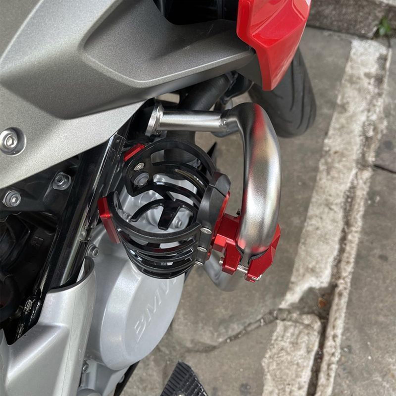 Supporto per tazza da moto con rotazione a 360°, regolabile, adatto per bottiglie da 55-85mm, costruzione in alluminio sicuro, supporto per bicicletta globale, per termofori e canterelle