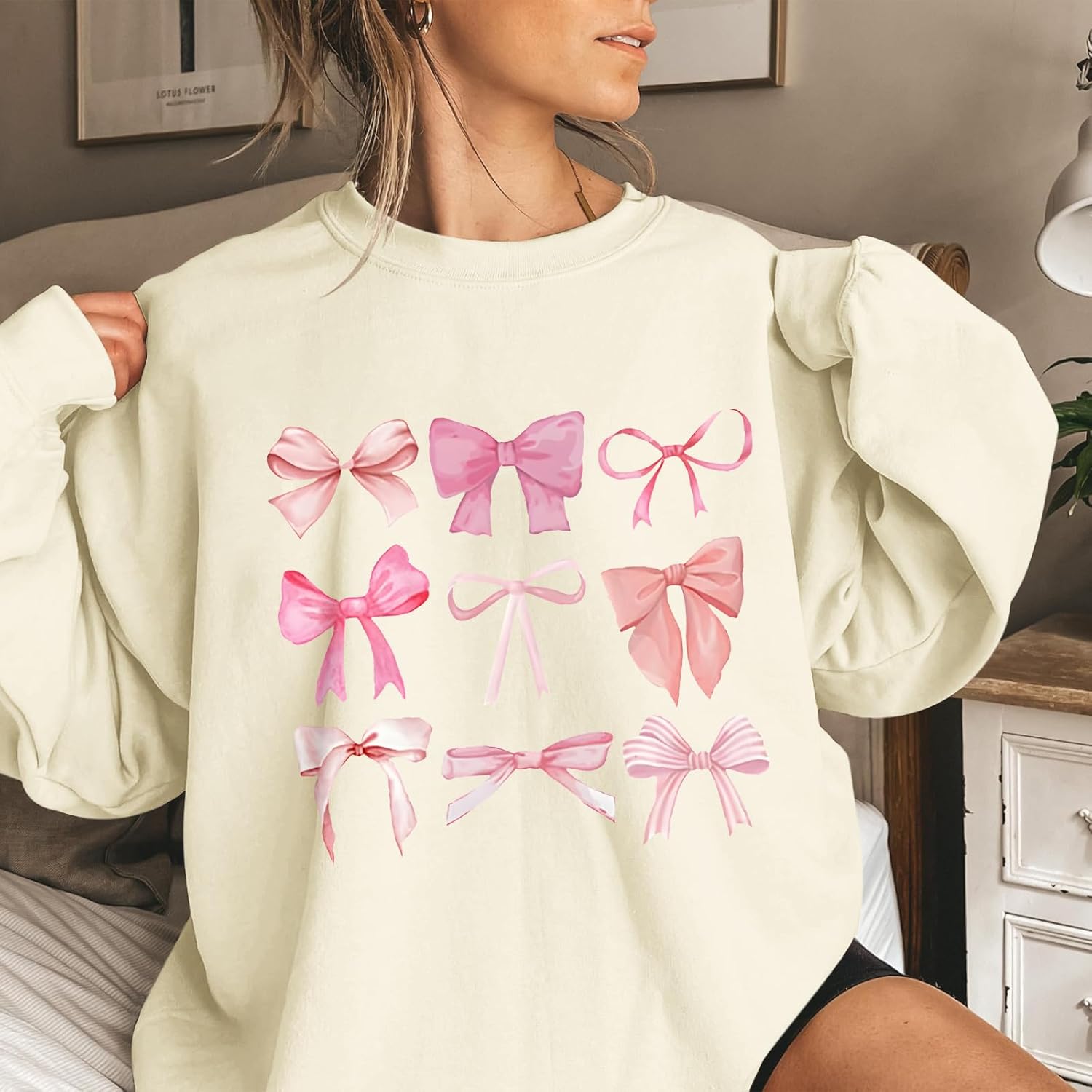 Cute Bow Graphic Sweatshirts for Women Coquette Aesthetic Womens Crewneck Sweatshirt Long Sleeve Kawaii Pullover - Image 2