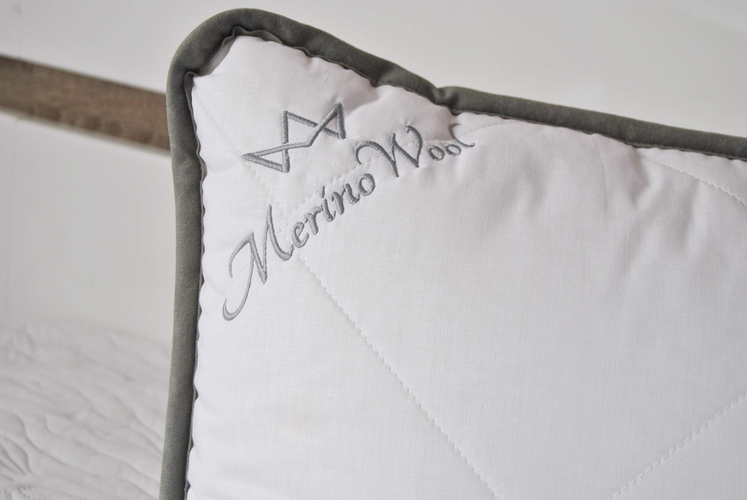 Cuscino Cervicale In Lana Merino Italiana - Basso, Ipoallergenico, Con Federa In Cotone E Seta | Made In Italy