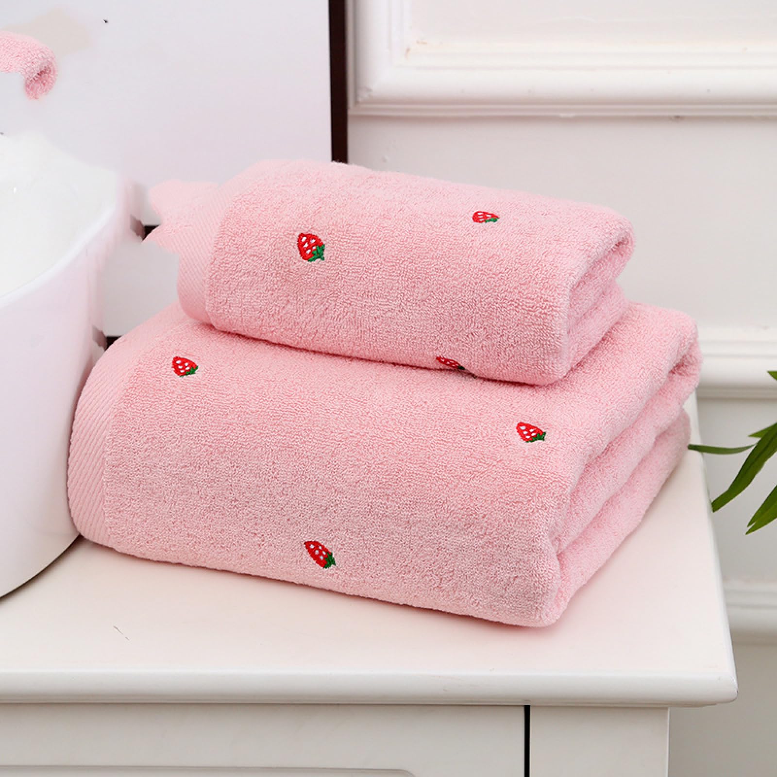 Cotton Soft Strawberry Love Bath Towel Quick Drying Durable Easy to Care for Ideal for Poolside Bathroom Beach