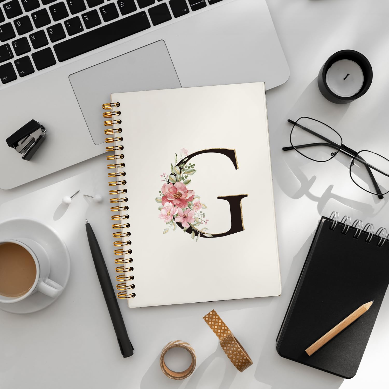 Cuaderno de letra G con inicial G, cuaderno personalizado con monograma de flores rosadas y doradas, regalos para mujeres, cuaderno en espiral personalizado, 5.5 x 8.3 pulgadas