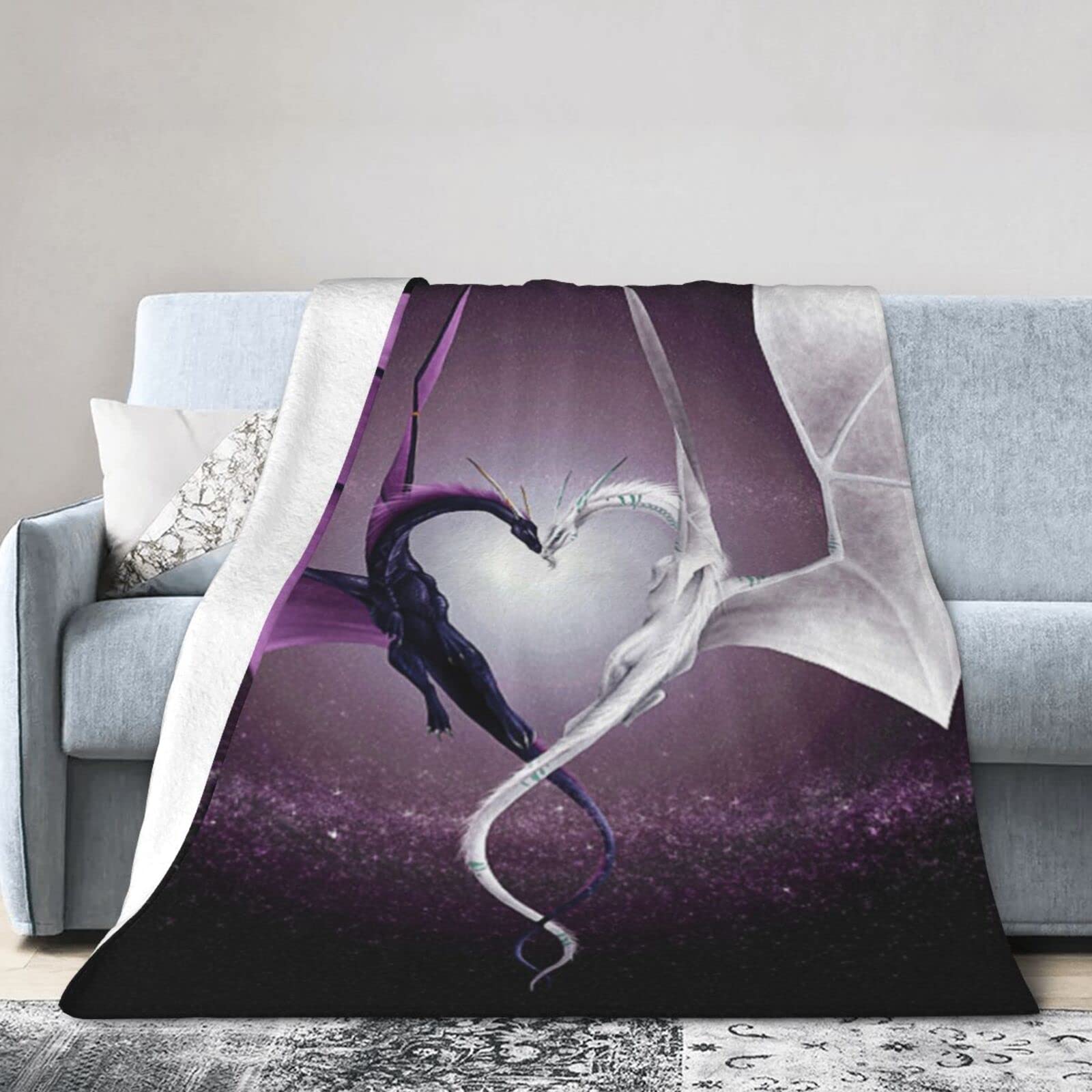 Couverture polaire légère dragons violet et blanc pour ne plus avoir froid au salon