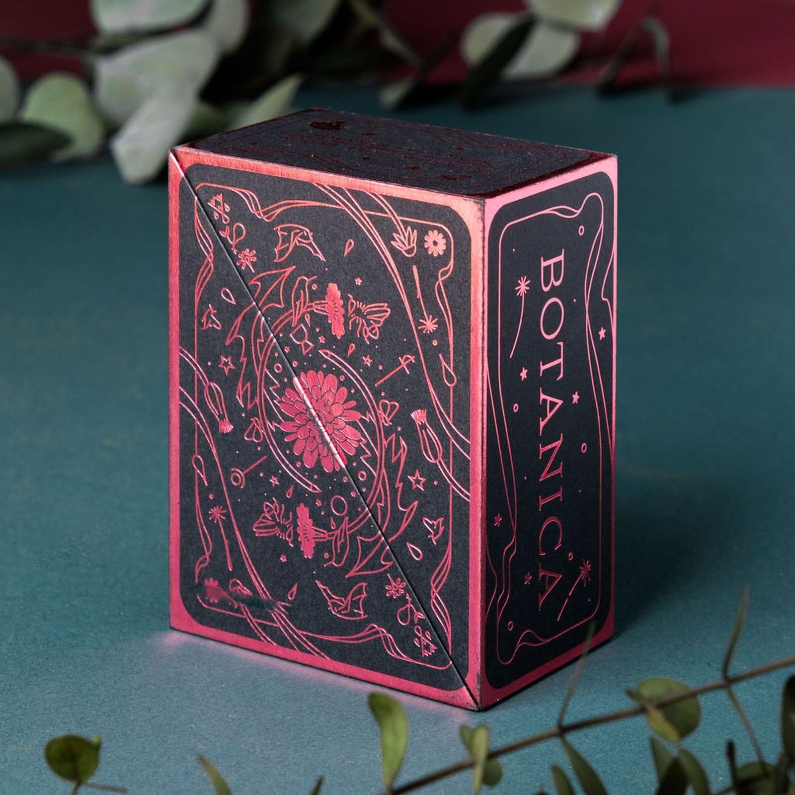 BOTANICA: Full Bloom: A Tarot & Oracle Deck About the Language of Flowers