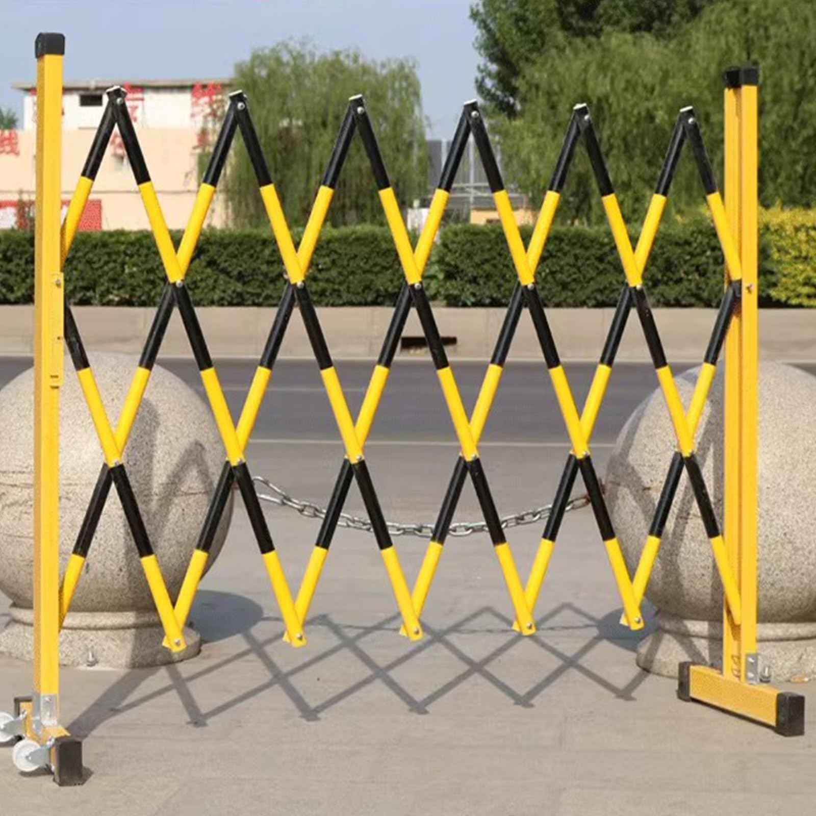 Barricade métallique extensible pour sécuriser les concerts et festivals en plein air