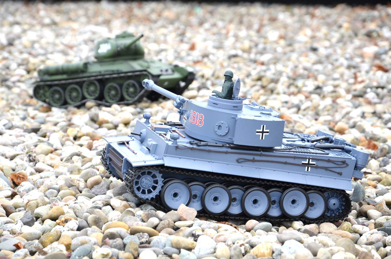 ES-TOYS Czołg zdalnie sterowany z funkcją strzelania German Tiger I Heng Long 1:16 dym i dźwięk + stalowa przekładnia, 2,4 GHz - V7.0 Upgrade Edition