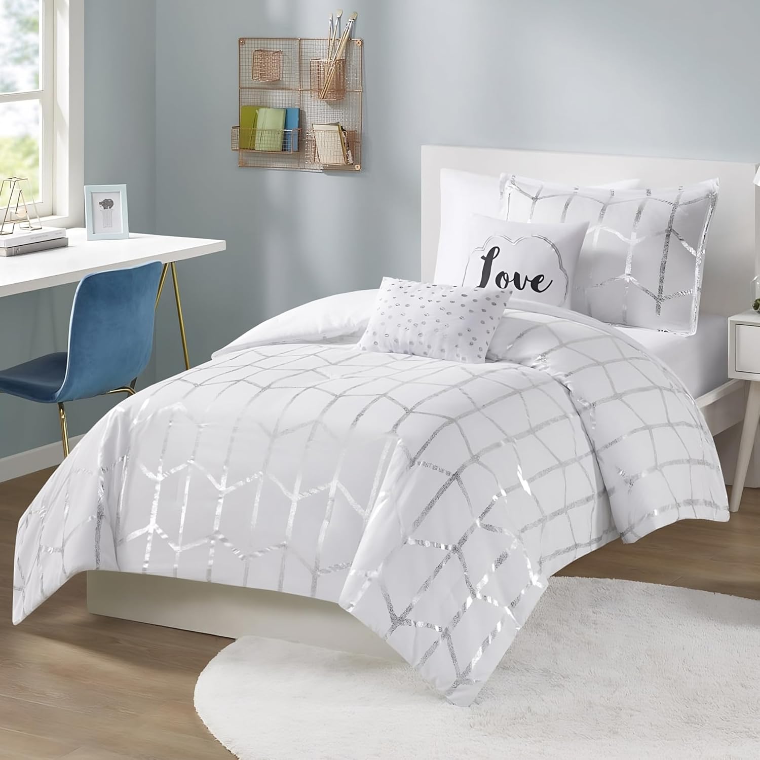 intelligent design raina twin / twin xl comforter set, soft microfiber comforter set twin, modern geometric metallic bed set, 4 pieces college bedding comforter set with 1 sham, 2 toss pillows white white/silver twin/twin xl