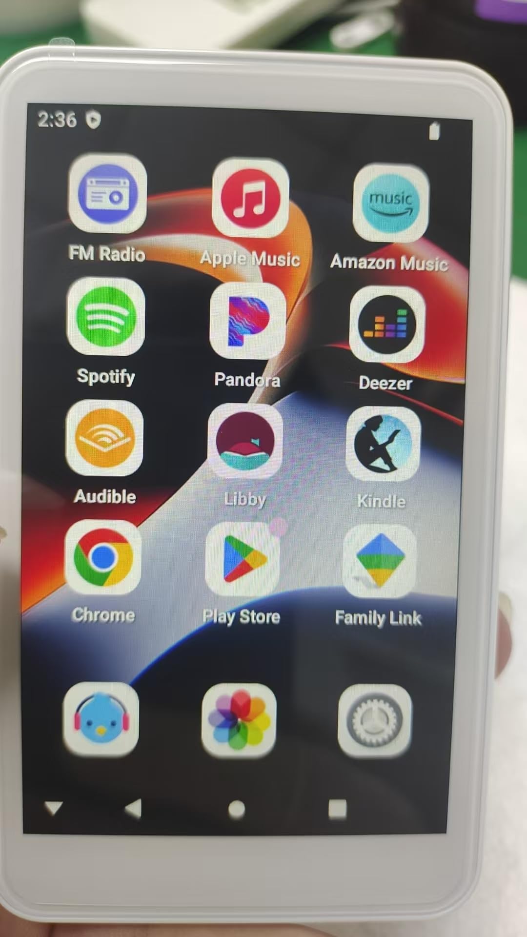 SWOFY D08 MP3 Player screen displaying various app icons