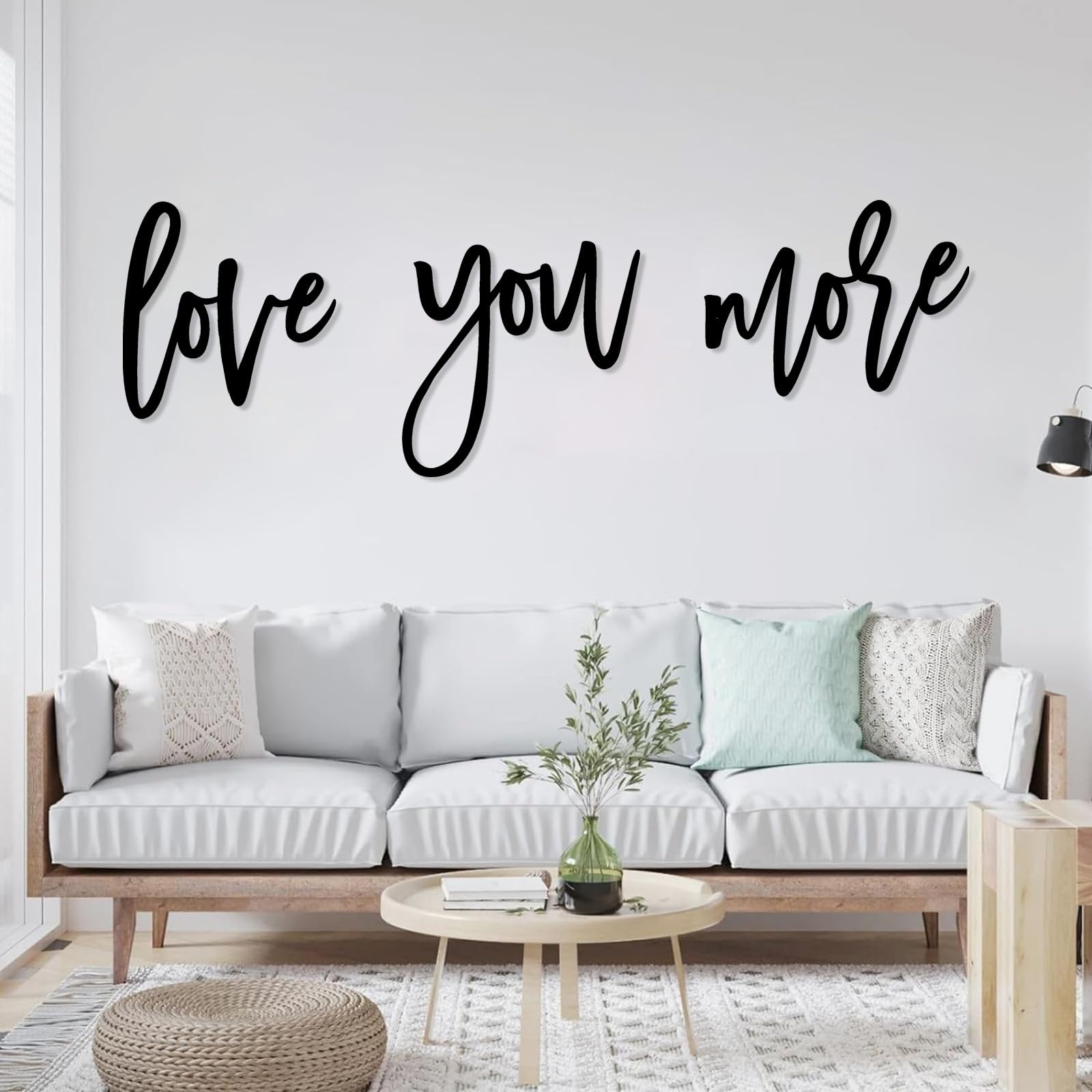 Moderne minimalistische Wanddekoration aus Metall mit dem Schriftzug „Love You More“ für Buchstaben über dem Bett, Schlafzimmer, Hochzeitsgeschenk (Gold 16"x48"|40x121cm)