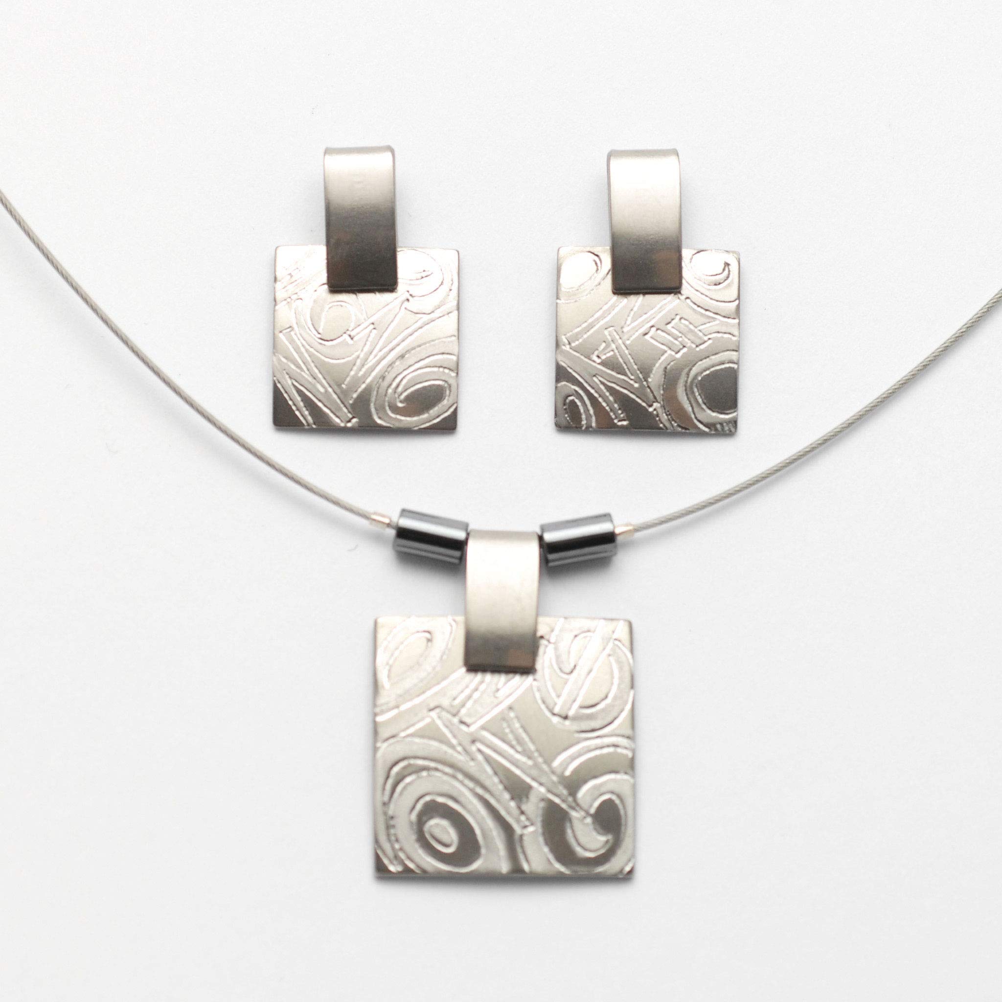 Titan Schmuck-Set. Absolut kein Risiko auf Allergien Handgefertigte Schmuckstücke. Lieferbar in verschiedenen Farben