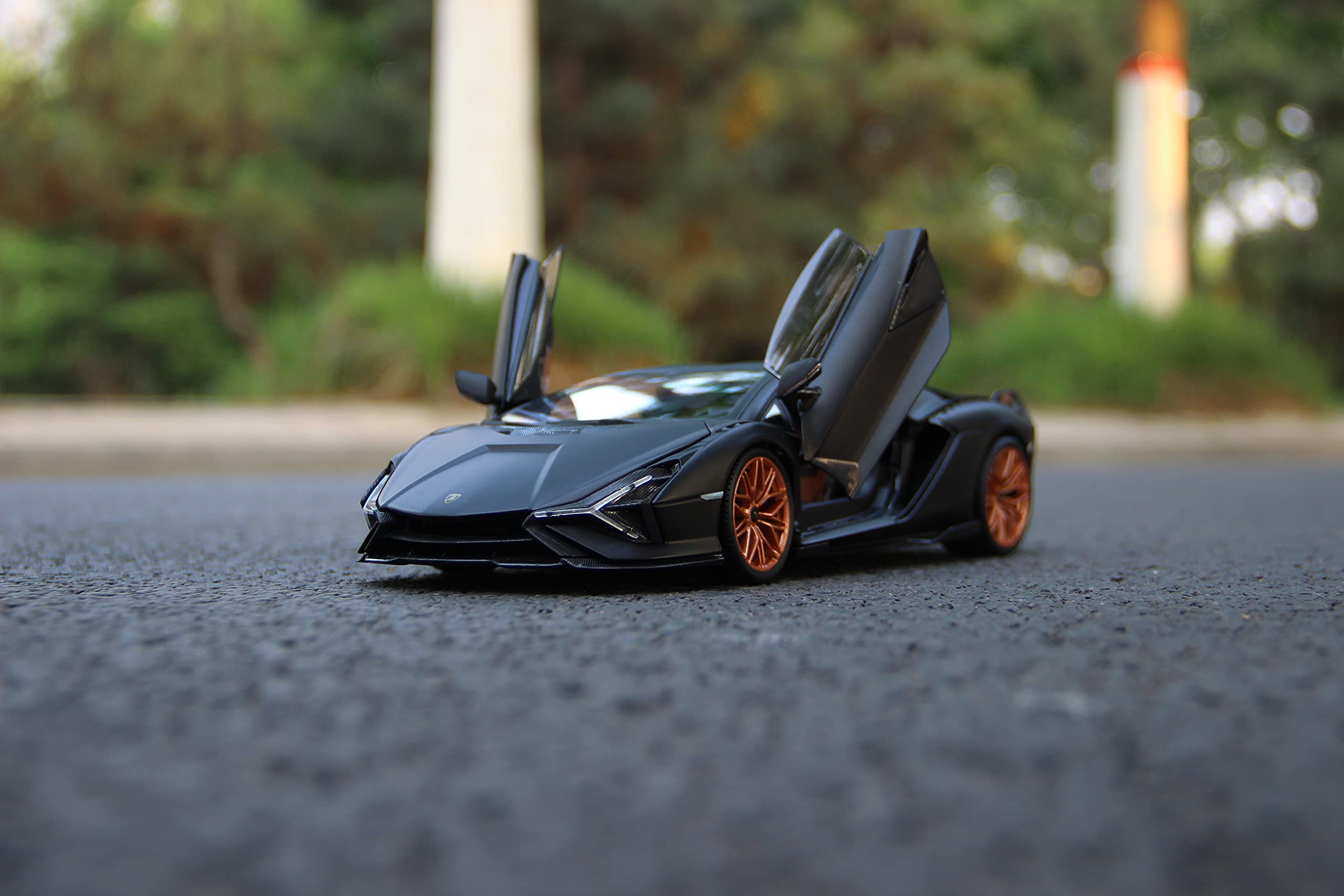 ブラーゴ　Burago ランボルギーニ　Sian FKP 37 1-18 Amazon.com: Bburago B18-11100 Lamborghini SIAN FKP 37 1:18