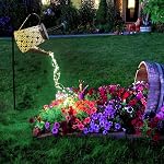 VOOKRY Poubelle d'arrosage avec lumières, Grandes lampes solaires suspendues à l'extérieur imperméable, Décor décoratif de jardin solaire en métal rétro pour jardin extérieur de porche de jardin de patio, Cadeaux pour les femmes Mom grand-mère fête des mères
