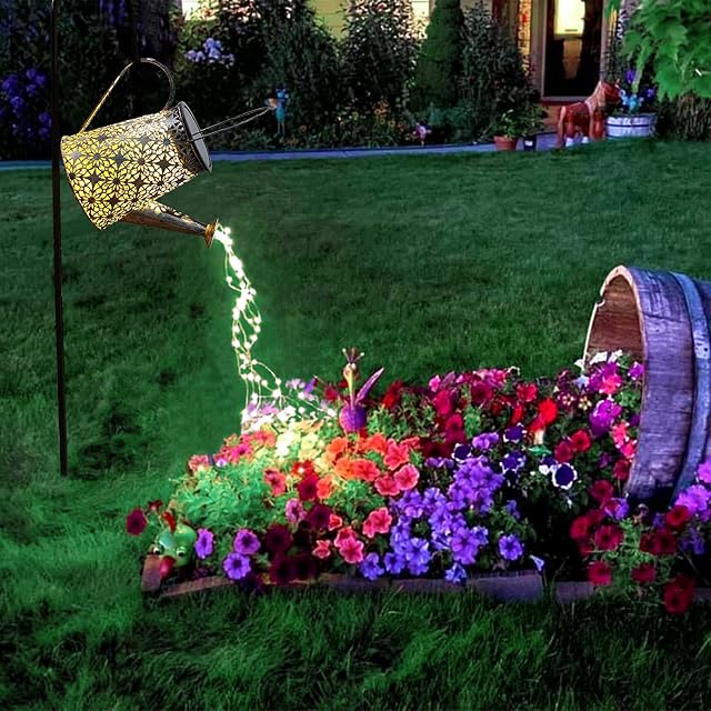 VOOKRY Poubelle d'arrosage avec lumières, Grandes lampes solaires suspendues à l'extérieur imperméable, Décor décoratif de jardin solaire en métal rétro pour jardin extérieur de porche de jardin de patio, Cadeaux pour les femmes Mom grand-mère fête des mères