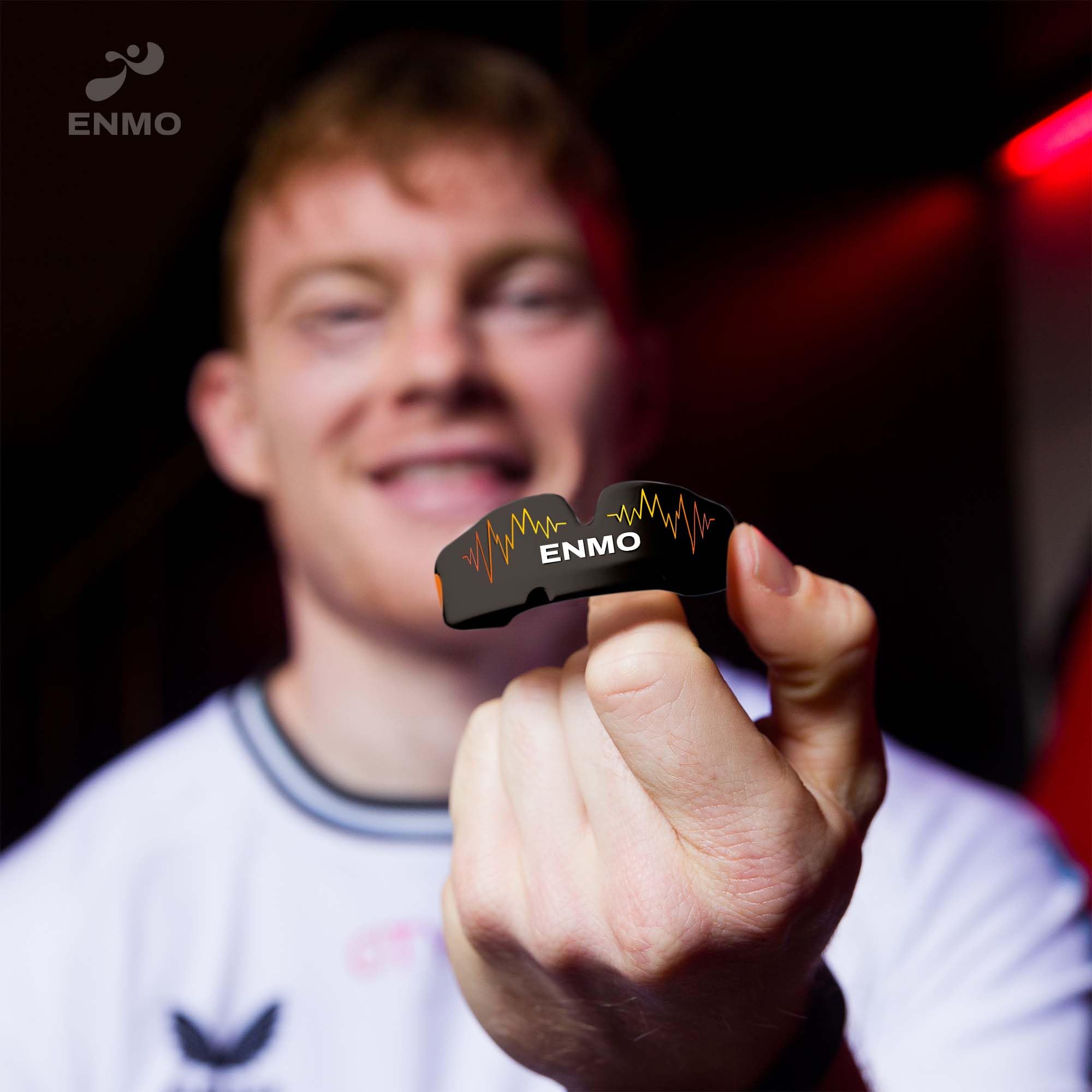 Enmo Maxilla Pro Ochraniacz na zęby – z etui, dla dorosłych i dzieci w wieku 10+, potrójna warstwa, kanał żelowy, technologia Breathing Channel Tech, Boil & Bite, antybakteryjny, rugby, boks, MMA,