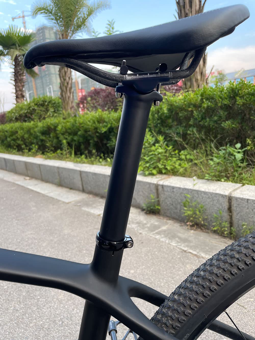 QIKU Carbon Tige de Selle Convient pour Les vélos de Route de vélo de Montagne 350/400mm