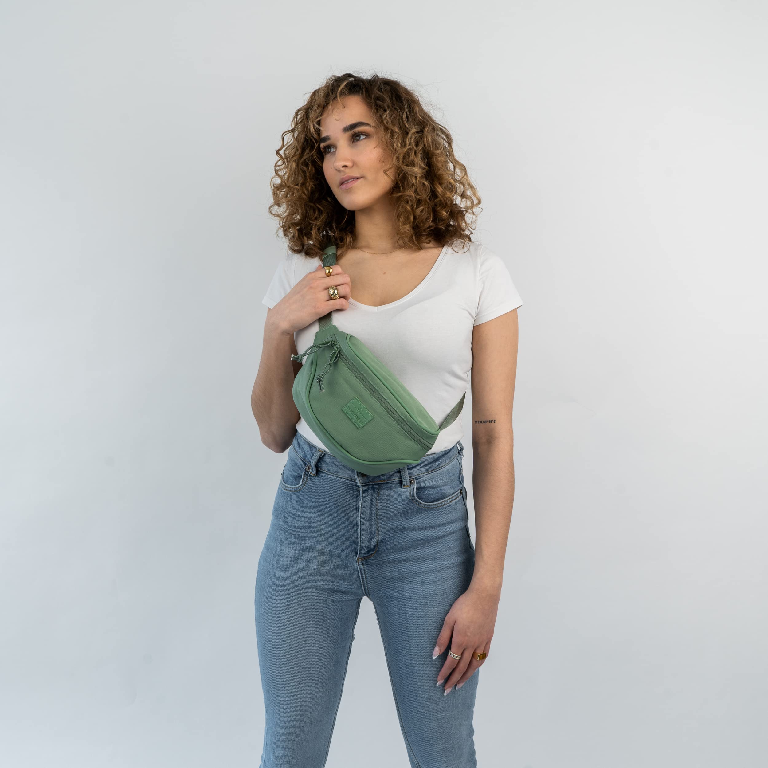 JOHNNY URBAN Sac Banane Femme & Homme - Ben - Sac Ville pour Festivals, Sports & Voyage - Sacoche Ceinture Tendance Porté Croisé - Petit Sac - Imperméable