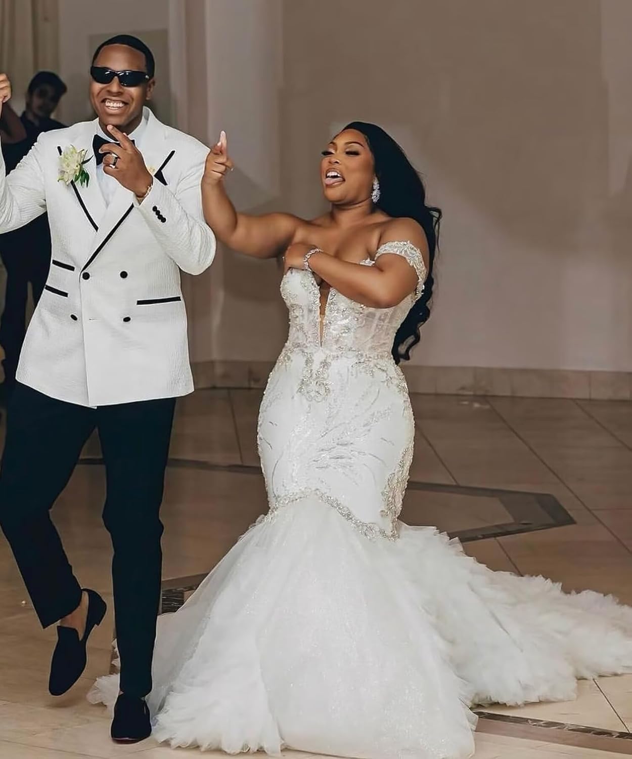 Mermaid Wedding Dresses for Bride Off Shoulder Beaded Crystals Sparkly Bridal Wedding Gown with Train