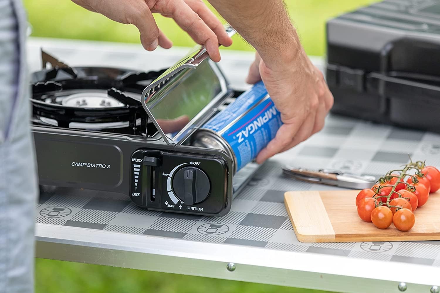 Hornillo de Camping Portátil 2200 W con Encendido Piezo – Cocina de Gas Butano Compacta para Camping, Camper y Emergencias, Compatible con Cartuchos CP250 y Maletín de Transporte