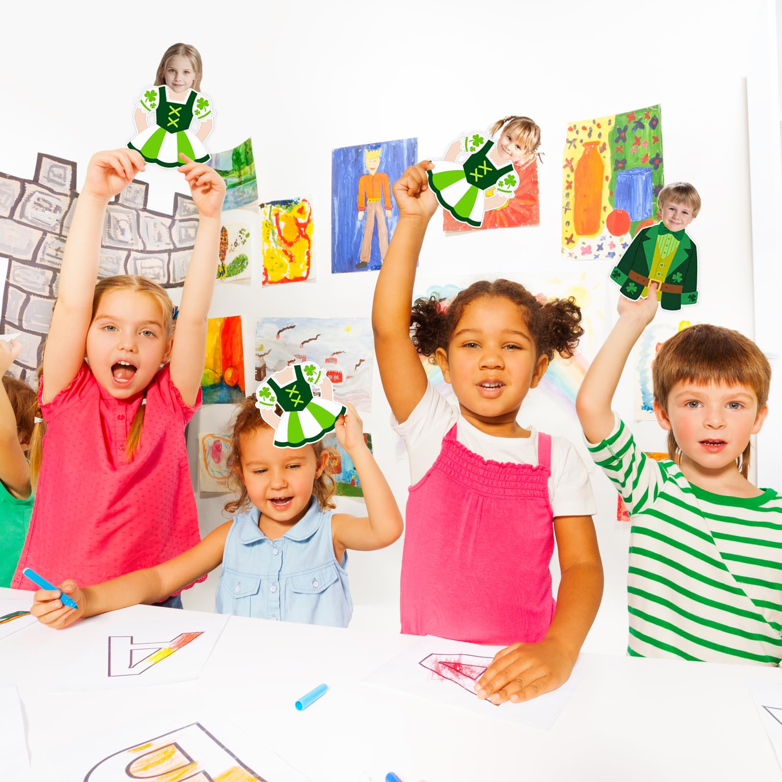 50 Piezas de decoración para tablón de anuncios del Día de San Patricio: Recortes de Traje y Vestido de Duende con 100 Puntos de Pegamento, Papel Verde para Decorar aulas, oficinas, hogares y Puertas