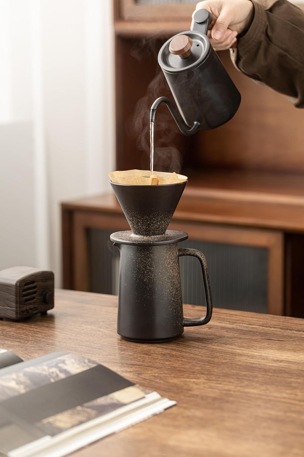 Pour Over Coffee Maker,Ceramic Coffee Maker With 40 pcs V60 Paper Filter，19oz/560ml Ceramic Pour Over Coffee Dripper