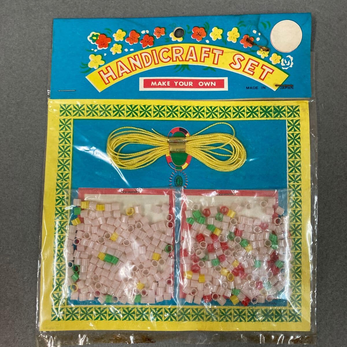 Amazon.co.jp: 昭和レトロ ビーズセット 1960年代 当時物 HANDICRAFT