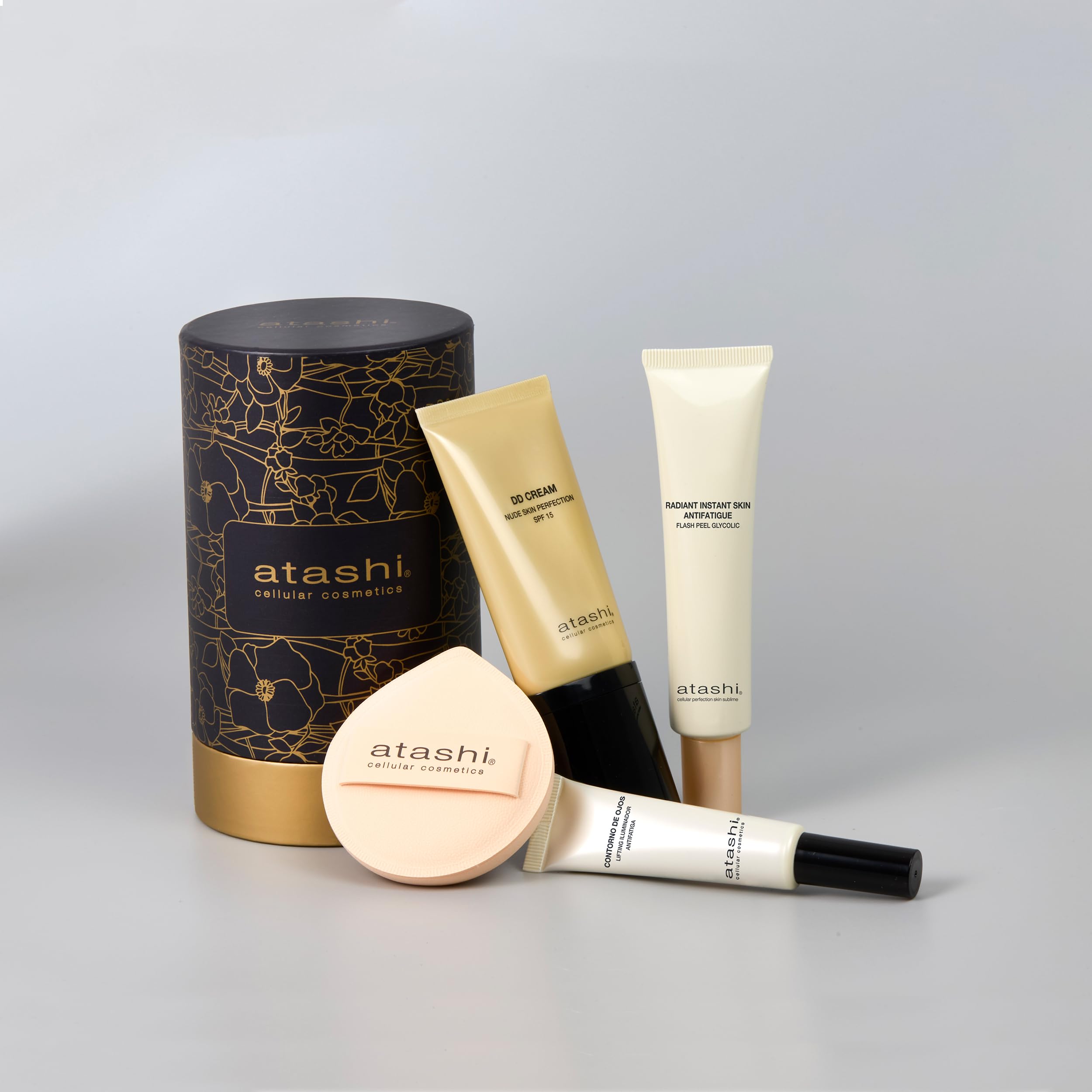 Atashi - Cofre Ritual No Make Up-Make Up - DD Cream (50ml) + Contorno de Ojos Iluminador (15ml) + Exfoliante Radiant Skin (40ml) + Esponja de Maquillaje