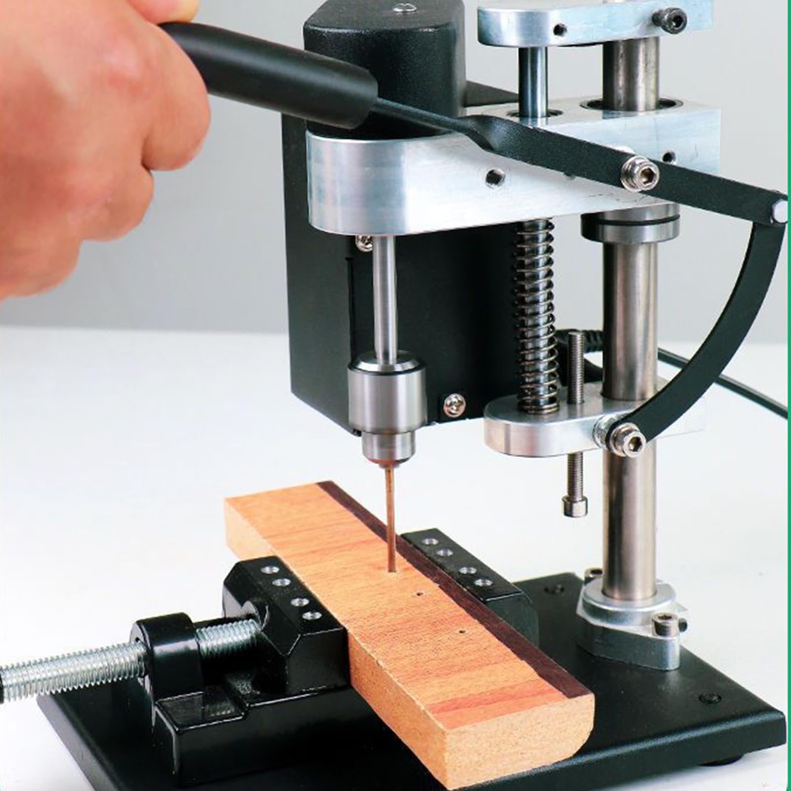 Mini prensa de taladro, máquina de perforación eléctrica portátil, velocidad ajustable de 0 a 8000 RPM, taladro de mesa compacto para hacer joyas, placas de circuito, proyectos de madera