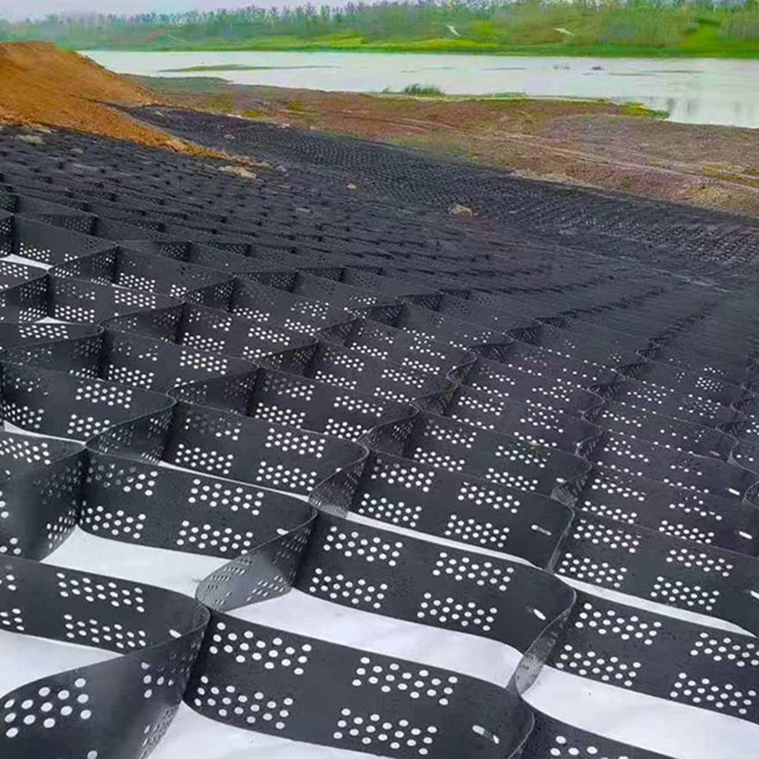 Stabiliser sol en pente en gravier grâce à la géogrille pour jardin de 12m²