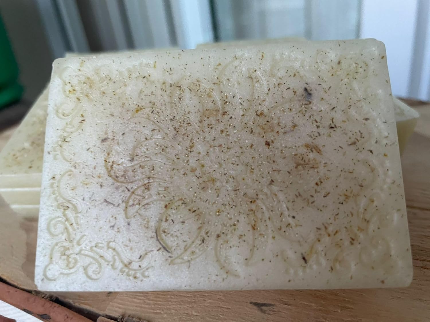 Sabonete artesanal de Camomila, natural feito a mão 100% artesanal. 100 Gramas em promoção! Veja a oferta e mais achadinhos de Sabonetes 4 Hoje é o melhor dia para comprar Sabonete artesanal de Camomila, natural feito a mão 100% artesanal. 100 Gramas com aquele preço maroto! Promoção! Aproveite a oferta! 4