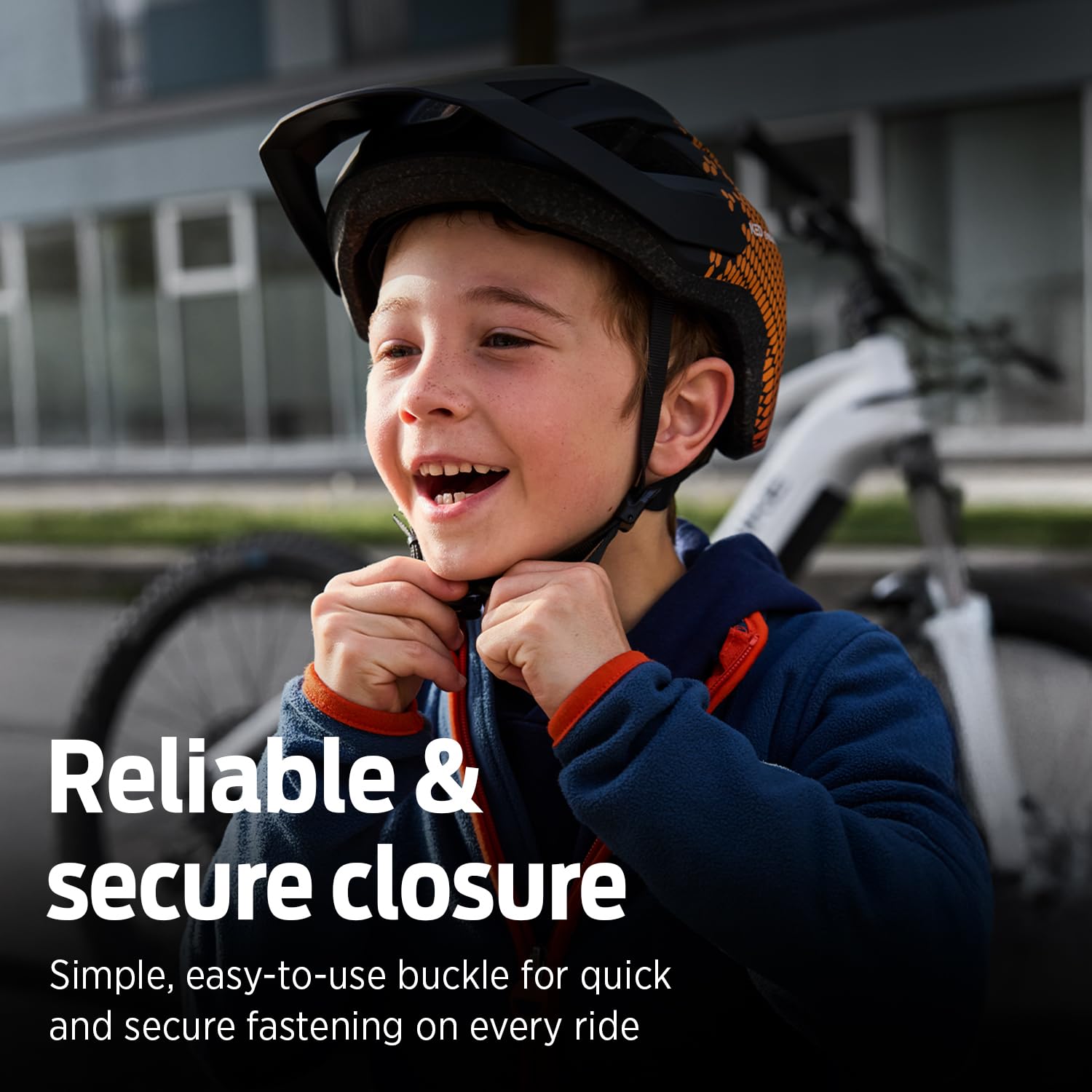KED Embrace JR - Casco de bicicleta para niños con visera integrada y luz LED opcional | Casco infantil para ciclismo | Ajuste perfecto para niños y niñas | Ligero con tecnología In-Molds | Diseñado
