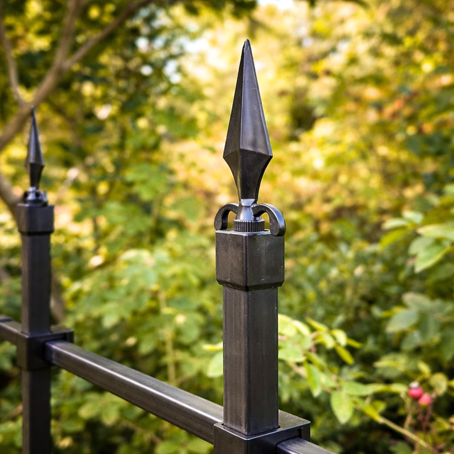 GardenSkill Rankgitter für Kletterpflanzen Garten-Spalier | Rankhilfe, Metallrosenzaun, Freistehender Sichtschutz für Gartengrenzen, Pflanzenstütze, Blumen, Reben - Rostfrei (Schwarz, 180x180cm hoch)