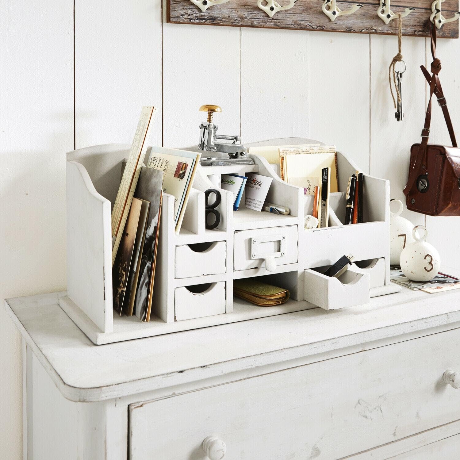 Loberon Levin Portaoggetti - Finitura Anticata in Stile - Incantevole Shabby Chic, Bianco